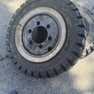 Lốp xe nâng 3