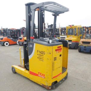 Xe nâng điện đứng lái 01